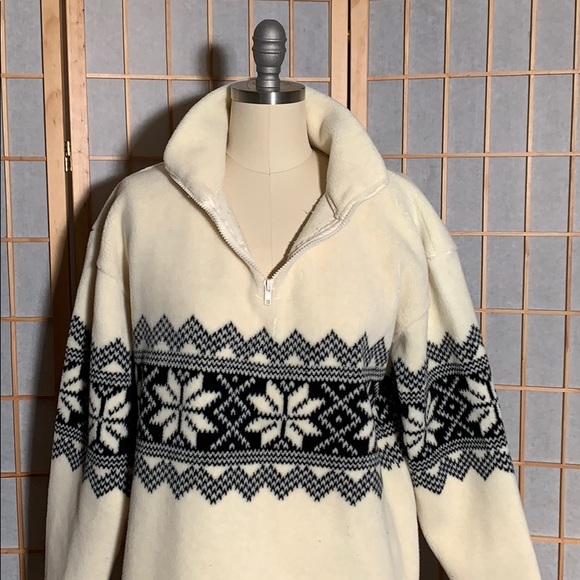 V Sport cozy pullover for winter, size Medium - Picture 5 of 7